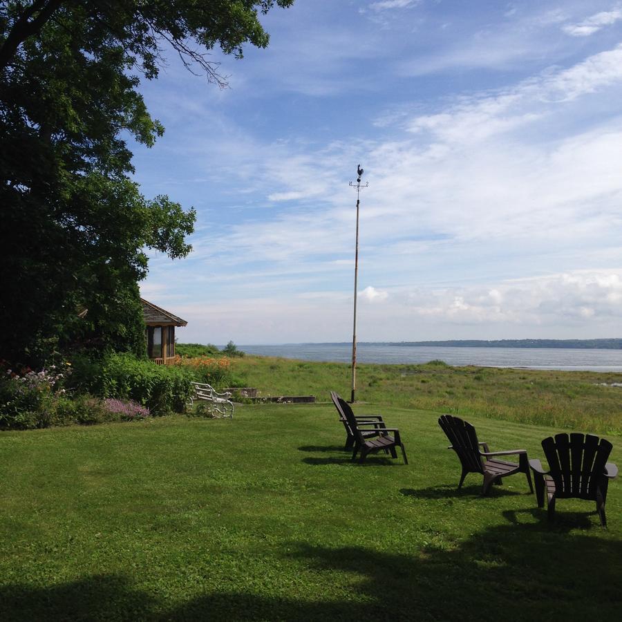 Auberge Les Blancs Moutons Saint-Laurent-de-l'ile d'Orleans ภายนอก รูปภาพ