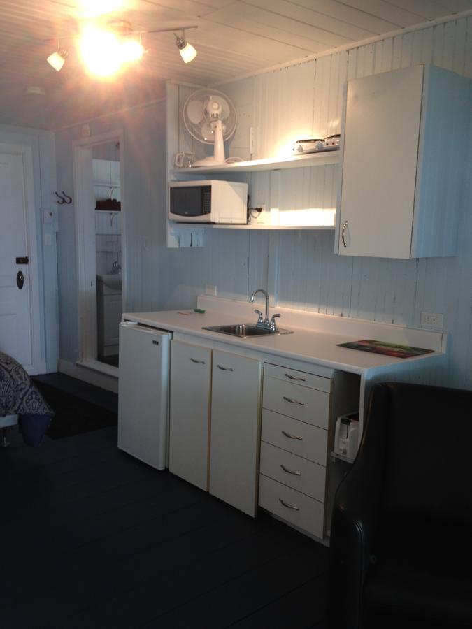 Auberge Les Blancs Moutons Saint-Laurent-de-l'ile d'Orleans ภายนอก รูปภาพ